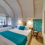 El Puente Cave Hotel 3*