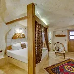 Hotel El Puente Cave 3*