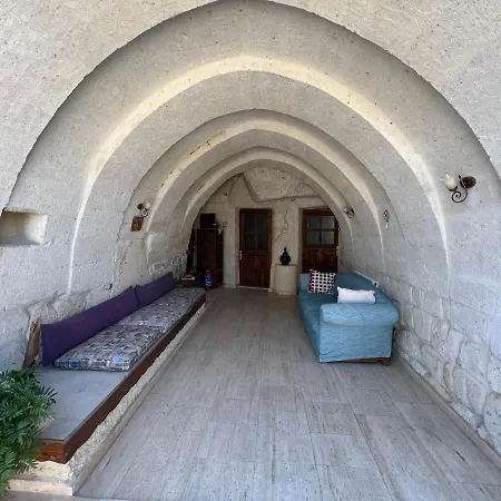 El Puente Cave