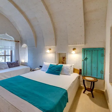 El Puente Cave Hotel 3*