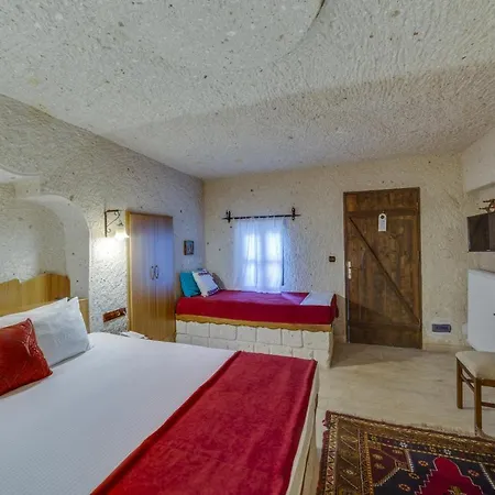 Hotel El Puente Cave 3*