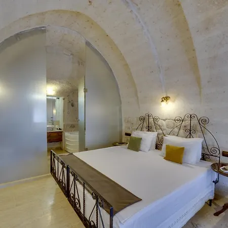 El Puente Cave Hotel