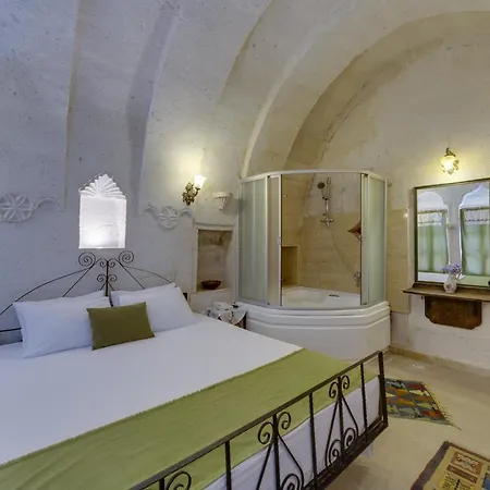 Hotel El Puente Cave 3*