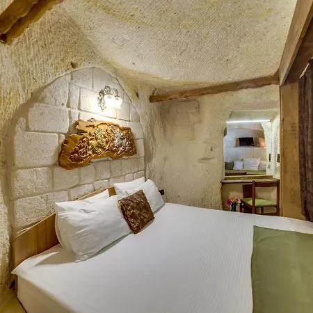 El Puente Cave Hotel