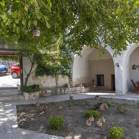 El Puente Cave Hotel