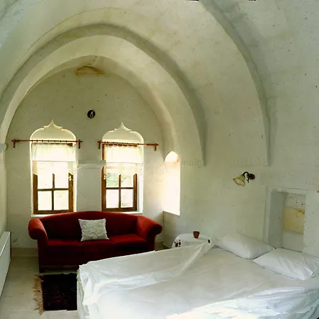 El Puente Cave Hotel 3*