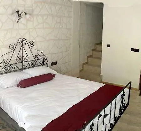 El Puente Cave Hotel 3*