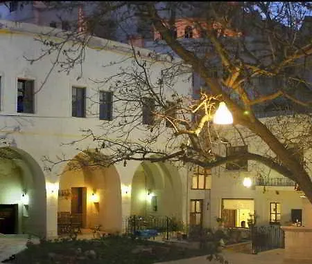 El Puente Cave Hotel 3*
