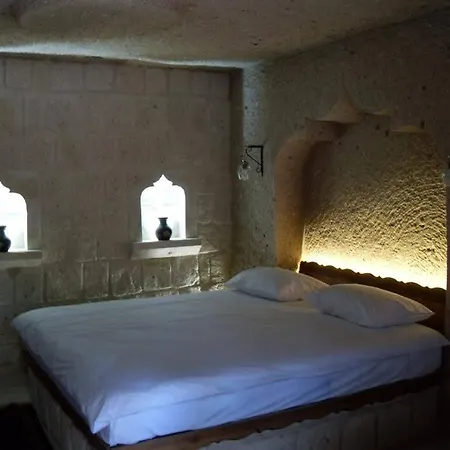 Hotel El Puente Cave