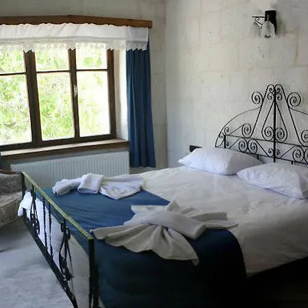 Hotel El Puente Cave 3*