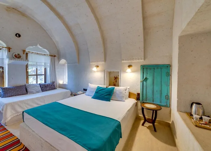 El Puente Cave Hotel 3*