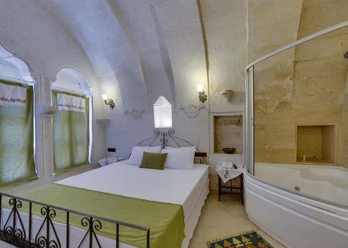 El Puente Cave Ibrahimpasa