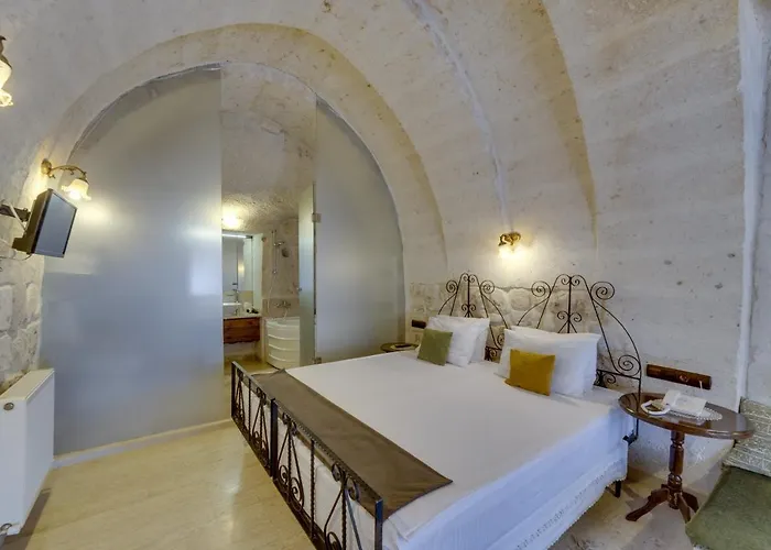 El Puente Cave Hotel