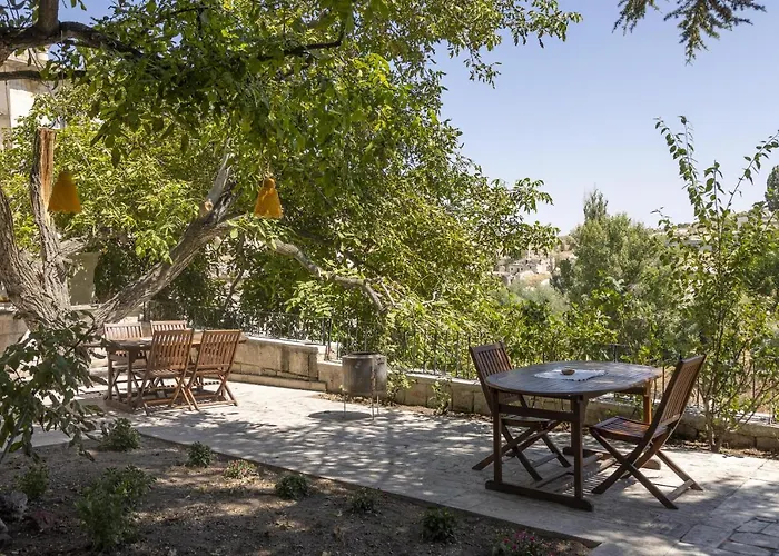 Hotel El Puente Cave