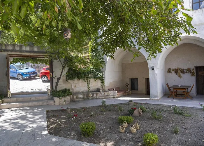 El Puente Cave Hotel