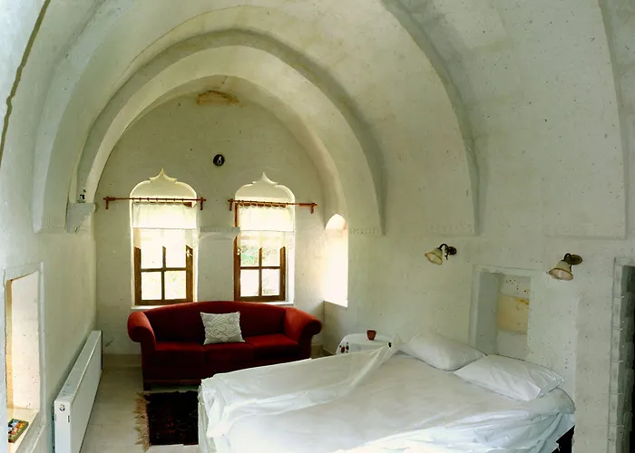 El Puente Cave Hotel 3*