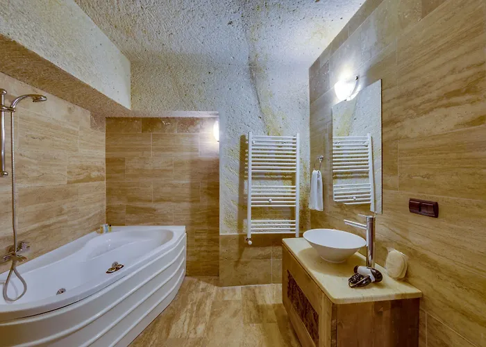 El Puente Cave Hotel 3*